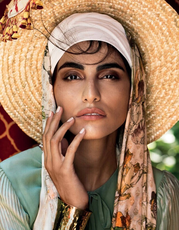 Farnoush Savadkouhi modelo