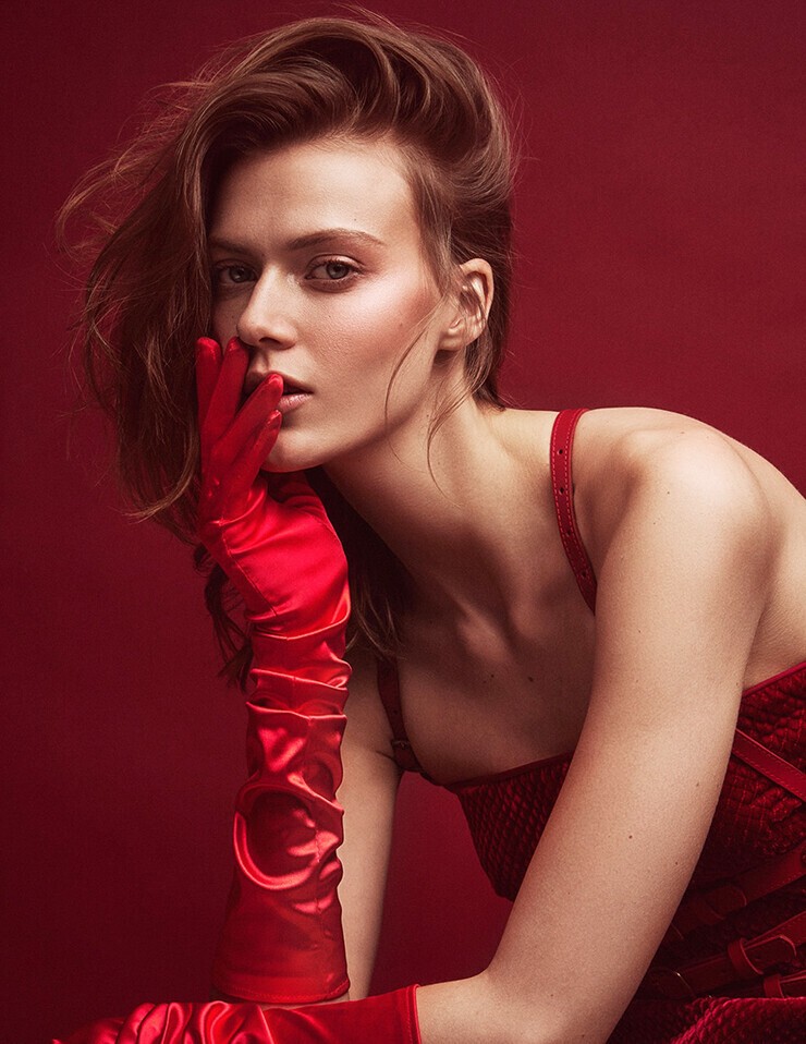 Tess Hellfeuer model