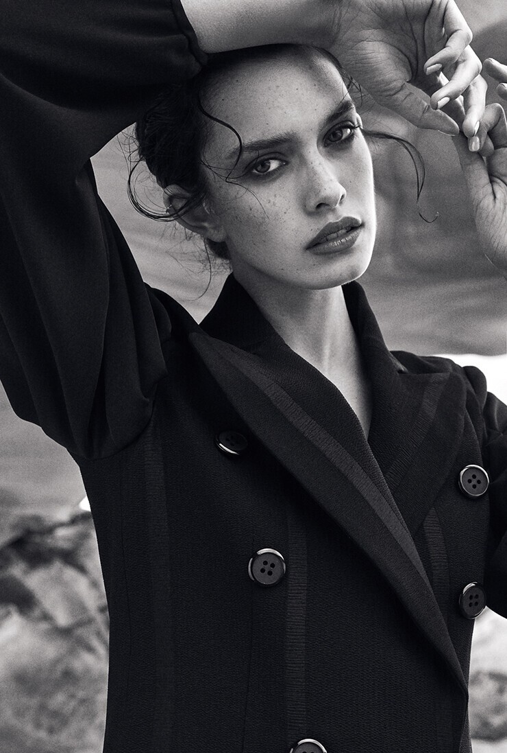 Zoe Barnard model