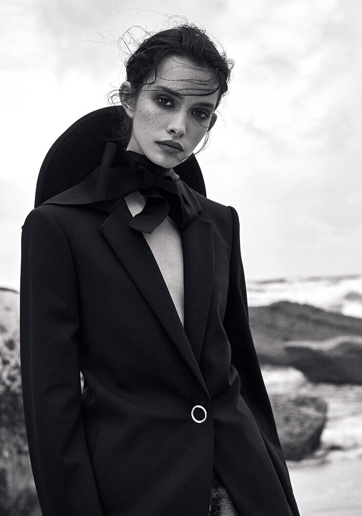 Zoe Barnard model