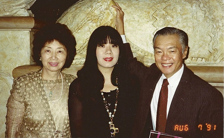 anna sui biography