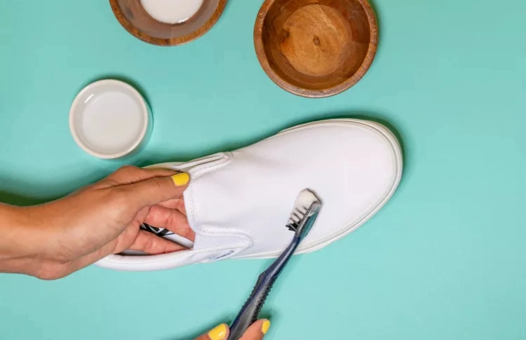 How To Clean White Sneakers
