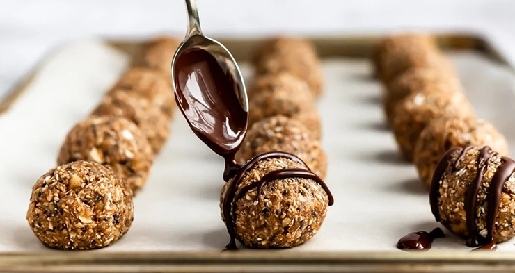 Banana Oat Energy Balls With Chocolate