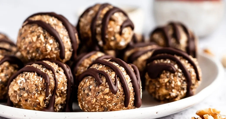Banana Oat Energy Balls With Chocolate