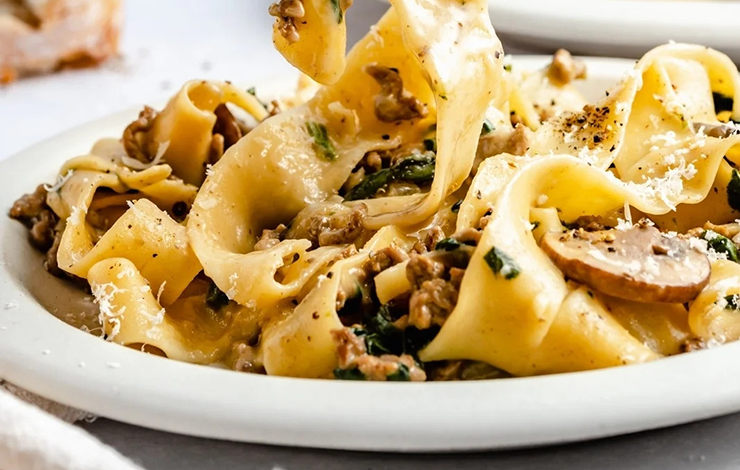 Spinach and Beef Pasta With Mushrooms