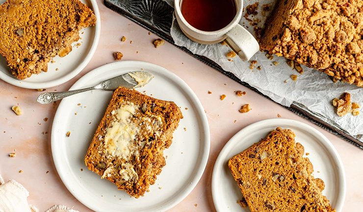 Pumpkin Bread with Cinnamon and Walnuts