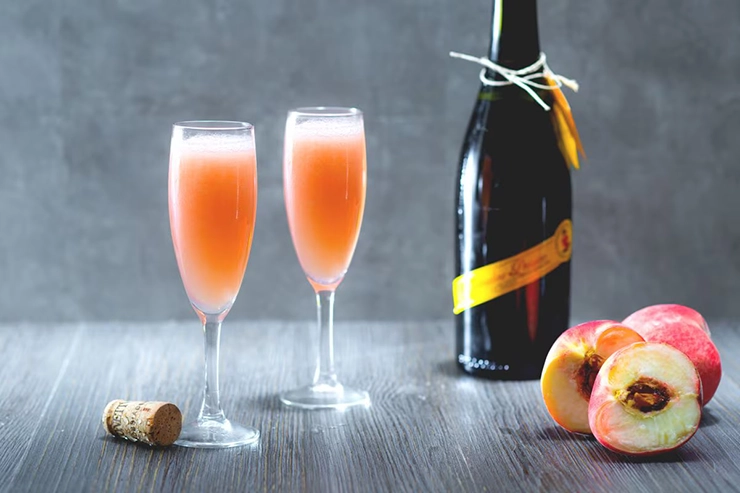 Bellini cocktail recipe
